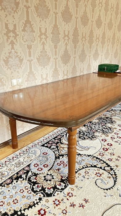 Стол для гостинной