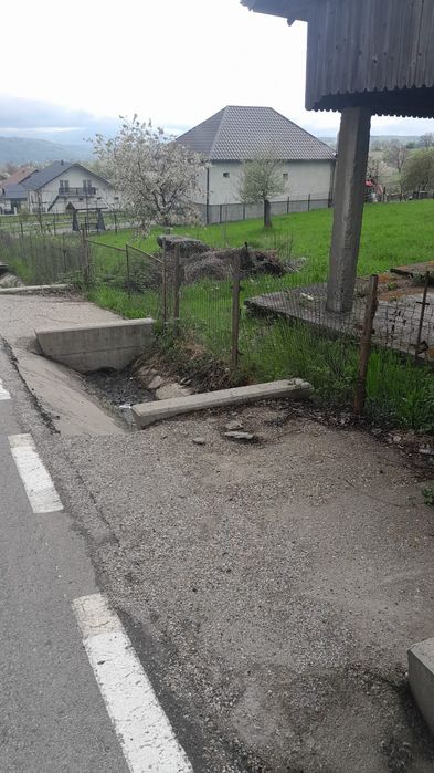 Vând 10 ari teren la strada  Surdesti