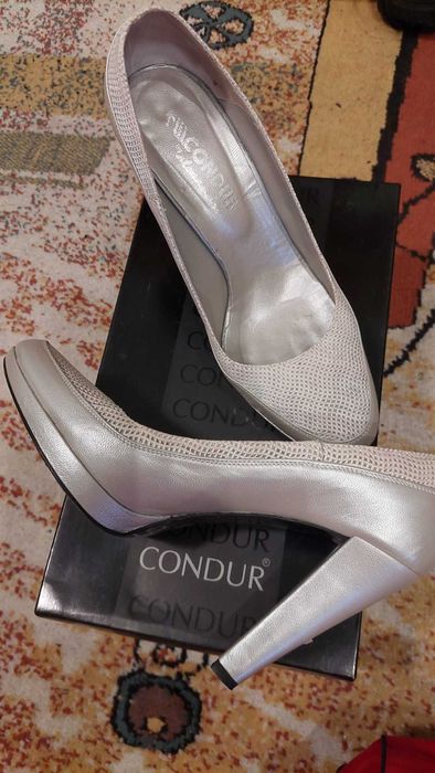 Pantofi marime 40
