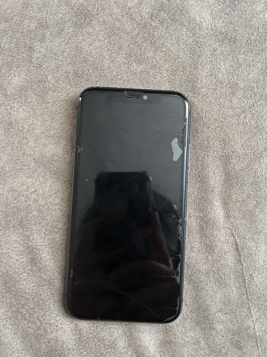 Продам iPhone 11 на 64 гб