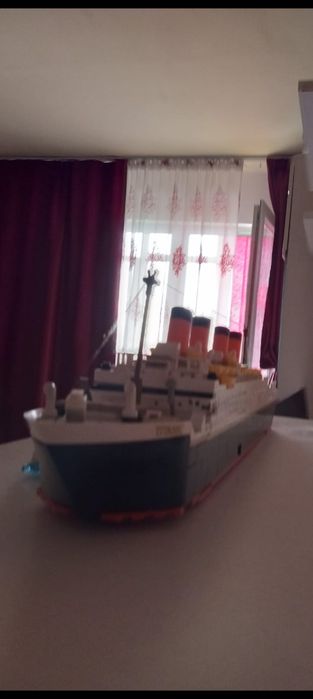 Vând Lego Titanic