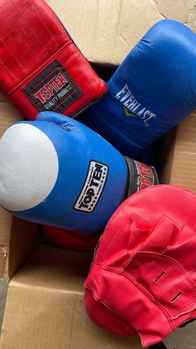 Қалың кілемдер, коньки, бокс қолғаптары