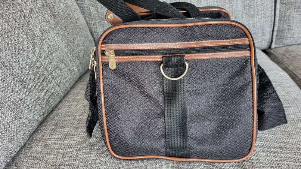 Американска къща, чанта за път за кученце