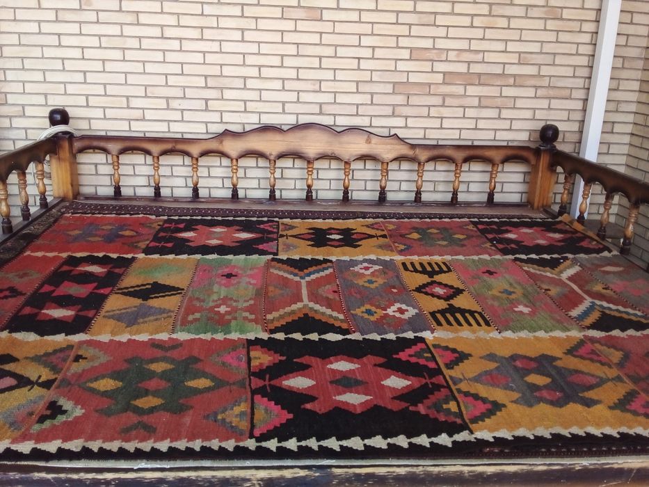 Продается кавер Иранский старинный ручная работа 2х3.5 чистая.