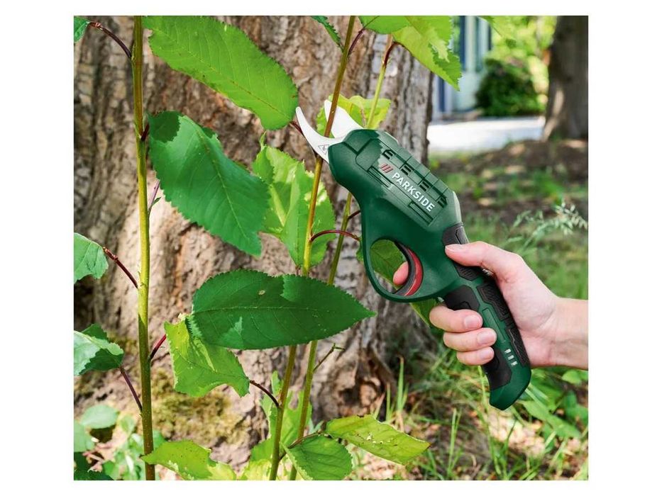 Foarfecă Parkside pentru crengi subțiri, cu baterie.