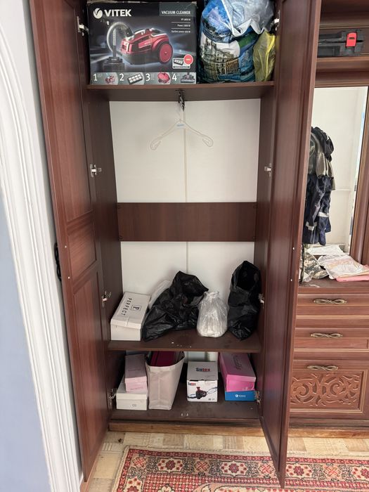 Продам Шкаф в прихожую комнату