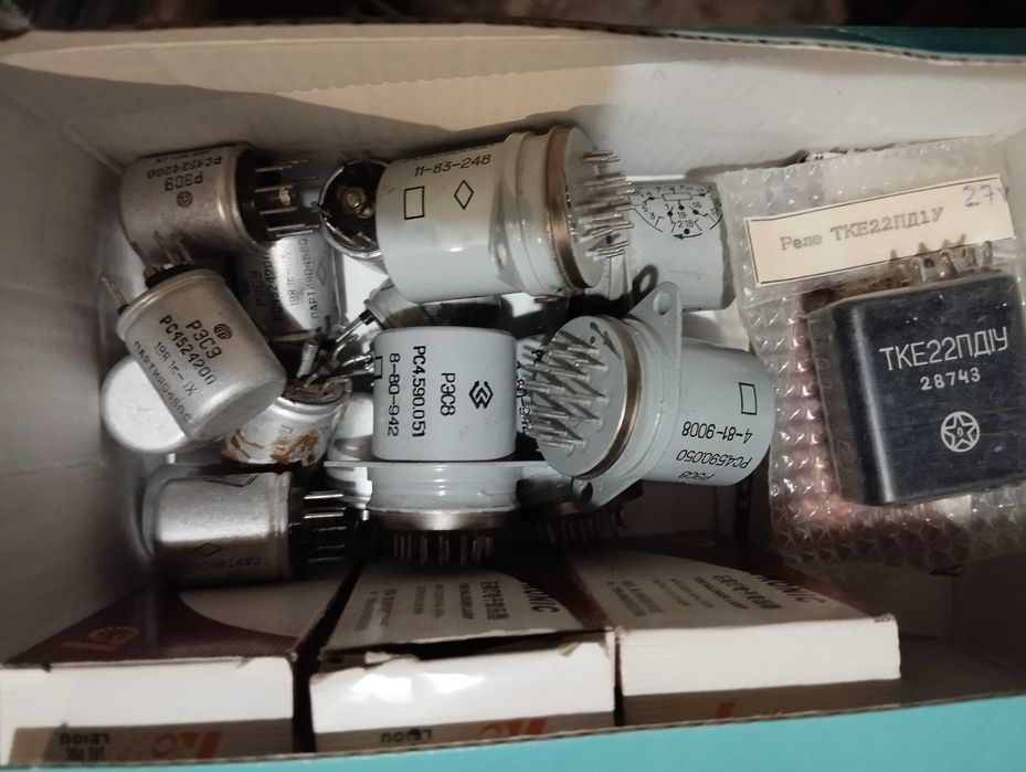 Транзисторы, рэле СССР, вольтметр