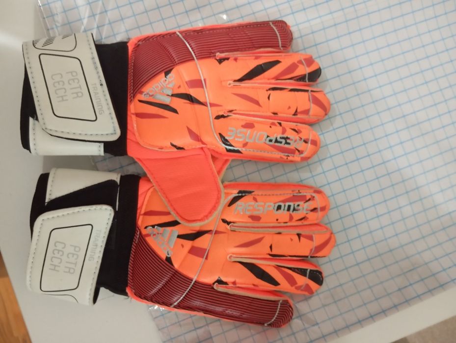 Перчатка для вратаря бу в отличном состоянии