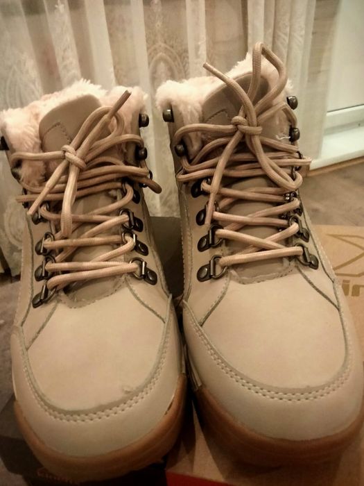 Теплые зимние ботинки