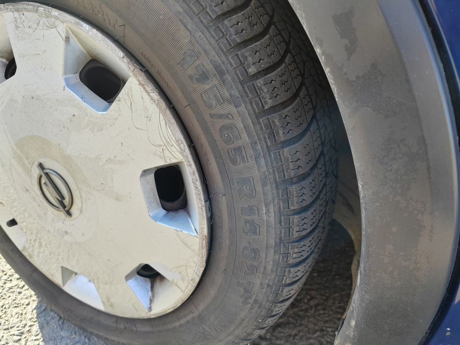 Vând Opel Corsa CDTI 4000 lei neg. an  2004,