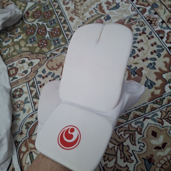 Кимоно и перчатки для каратэ, шинкиокушинкай