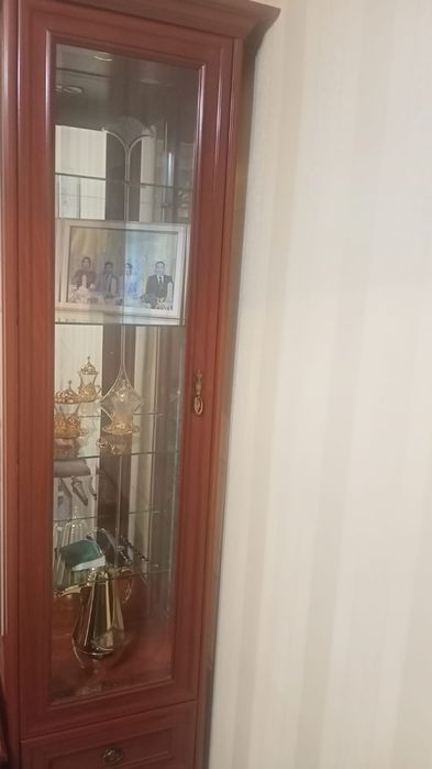 Продам шкваф витрину в Астане
