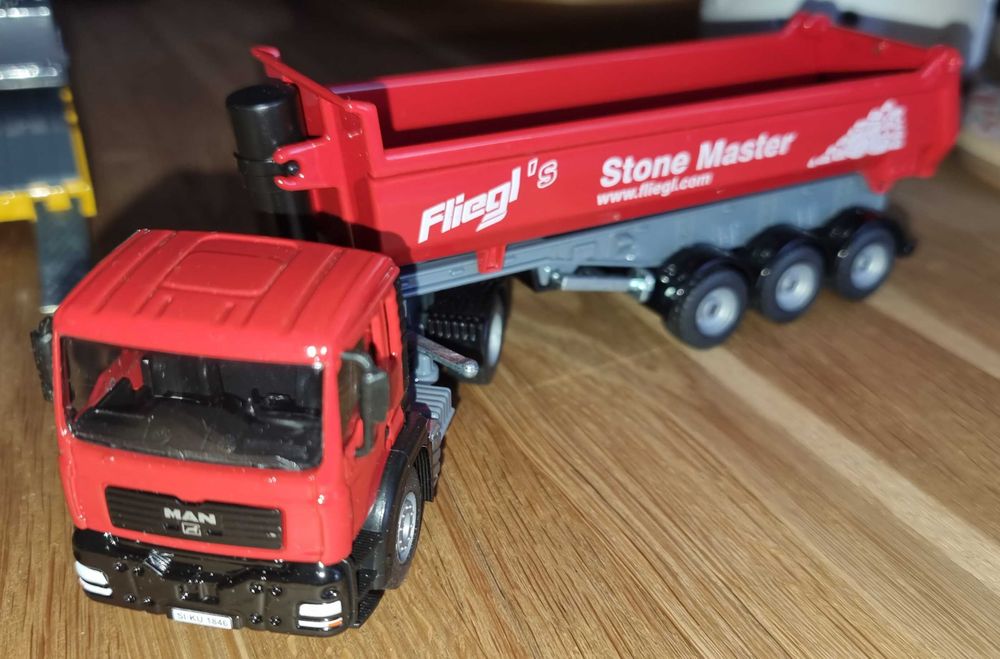 Se vinde machetă camion siku MAN