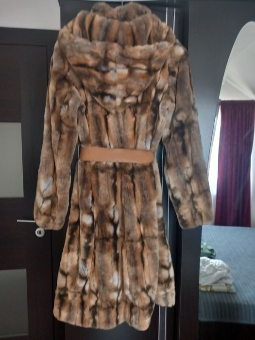 Vând hainã de blană  artificială
