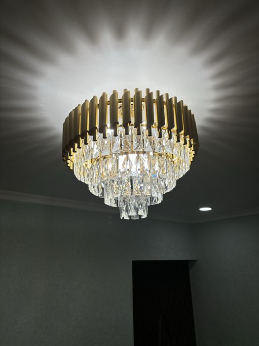 Люстра 8 лампы