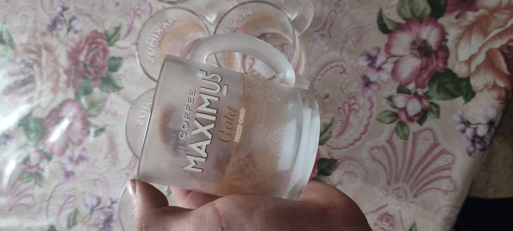 Бокалы с крышкой.