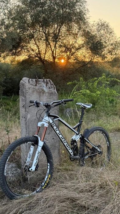 Vând Bicicleta Full suspension Enduro Downhill Mondraker Dune cadru L