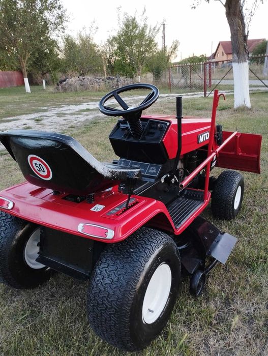 Tractoras gazon MTD motor Briggs Stratton 12,5 Cp cu lama de zapada si nu numai .
