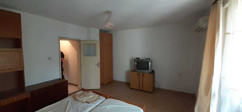 Дава се под наем Двустаен апартамент в Бургас, Възраждане - 74 кв.м за 357 € - Снимка #3