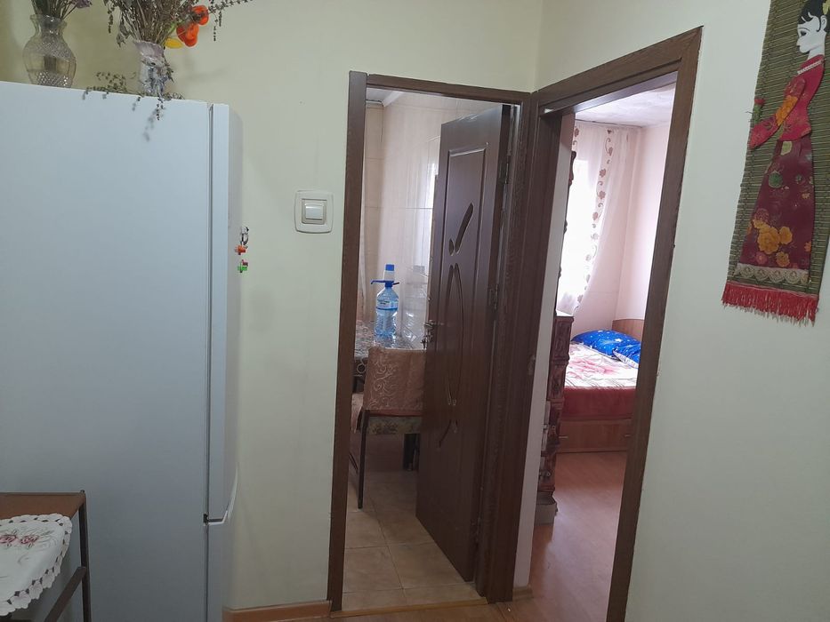 Vând apartament 3 camere mobilate cu sobe etajul 1 Băilești