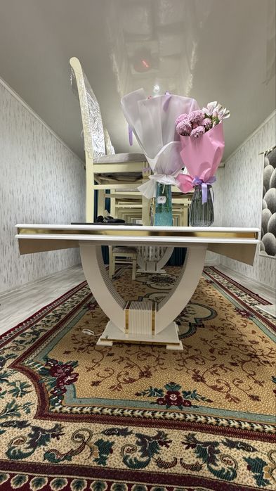 Новый стол и стулья