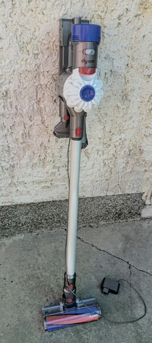 Вертикална прахосмукачка Dyson V8 Advanced