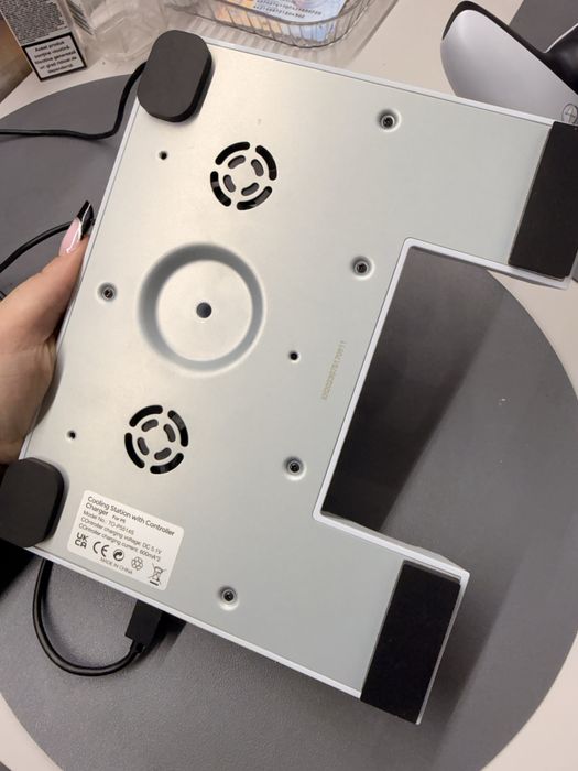 Suport cu ventilare si incarcare ps5