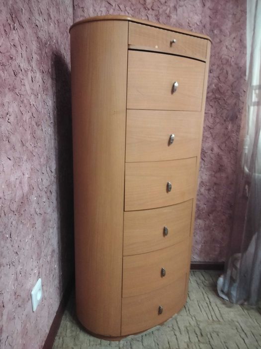 Прикроватные тумбы и комод