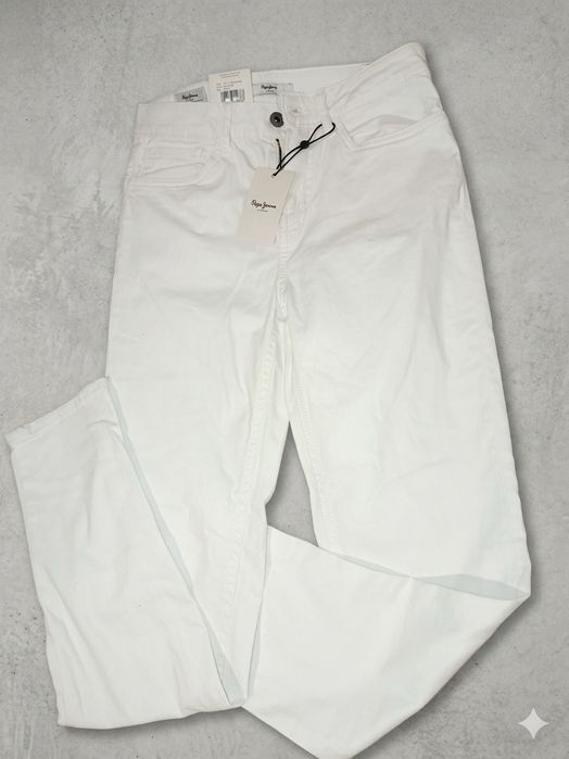 Бели дамски дънки