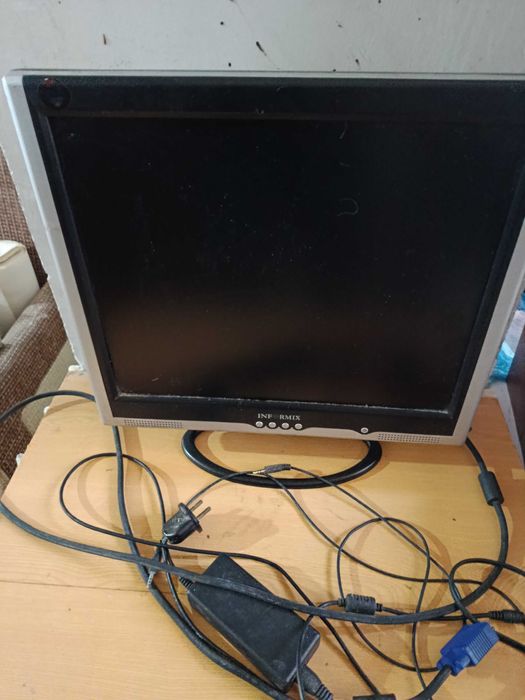 17-дюймовый LCD монитор Informix (в рабочем состоянии)