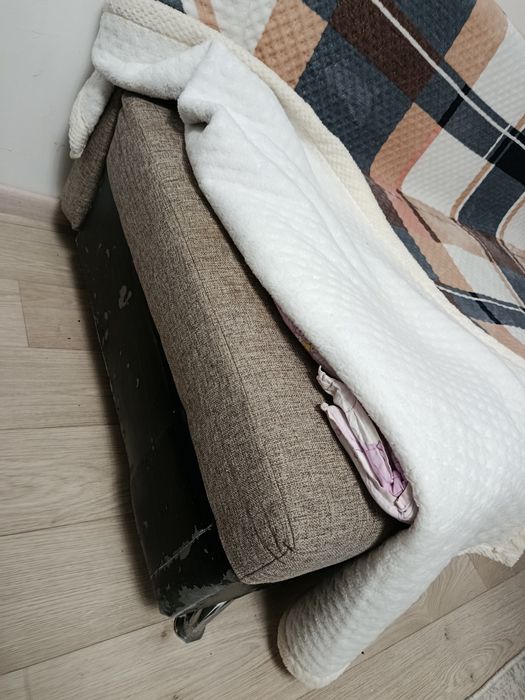 Отдам диван за шоколадку