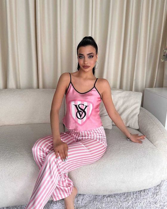 Дамски комплекти VS. Размери S, M, L, XL