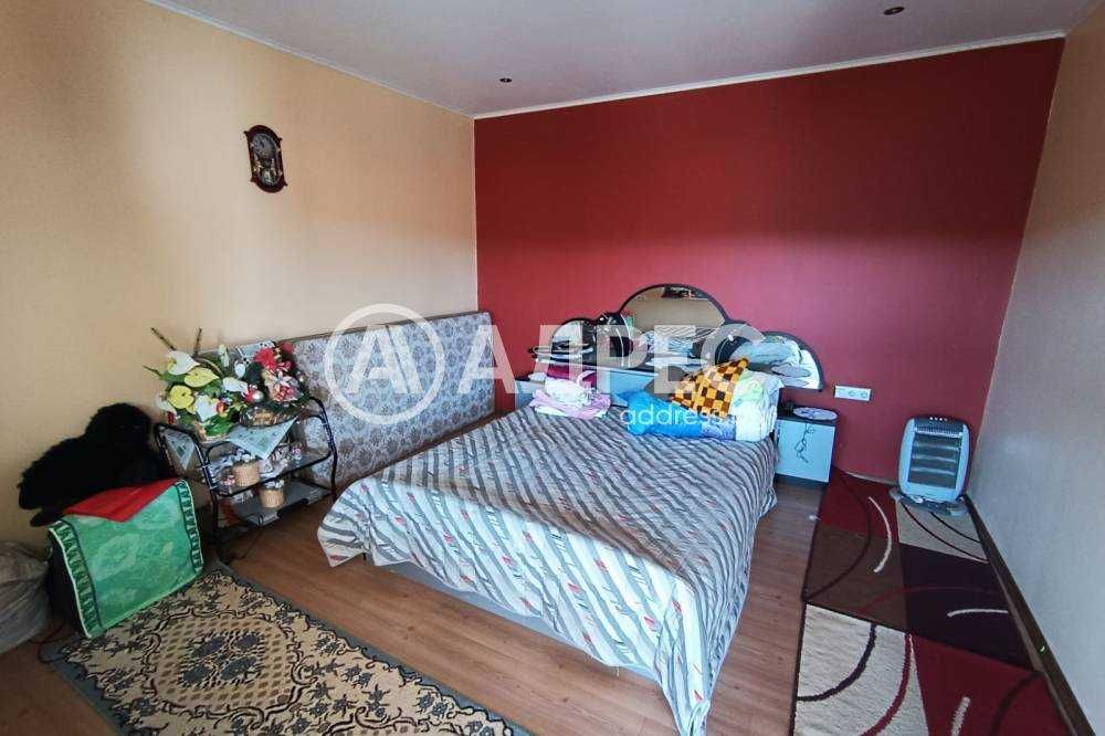 Продава се Къща в с. Недоклан, Област Разград - 200 кв.м за 459 €/кв.м - Снимка #9