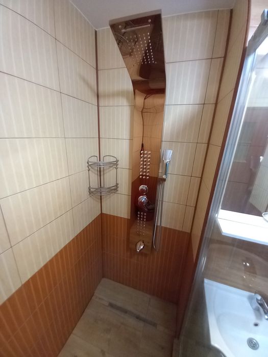 Închiriez apartament ultracentral etaj 2 cu vedere la parcul  mare