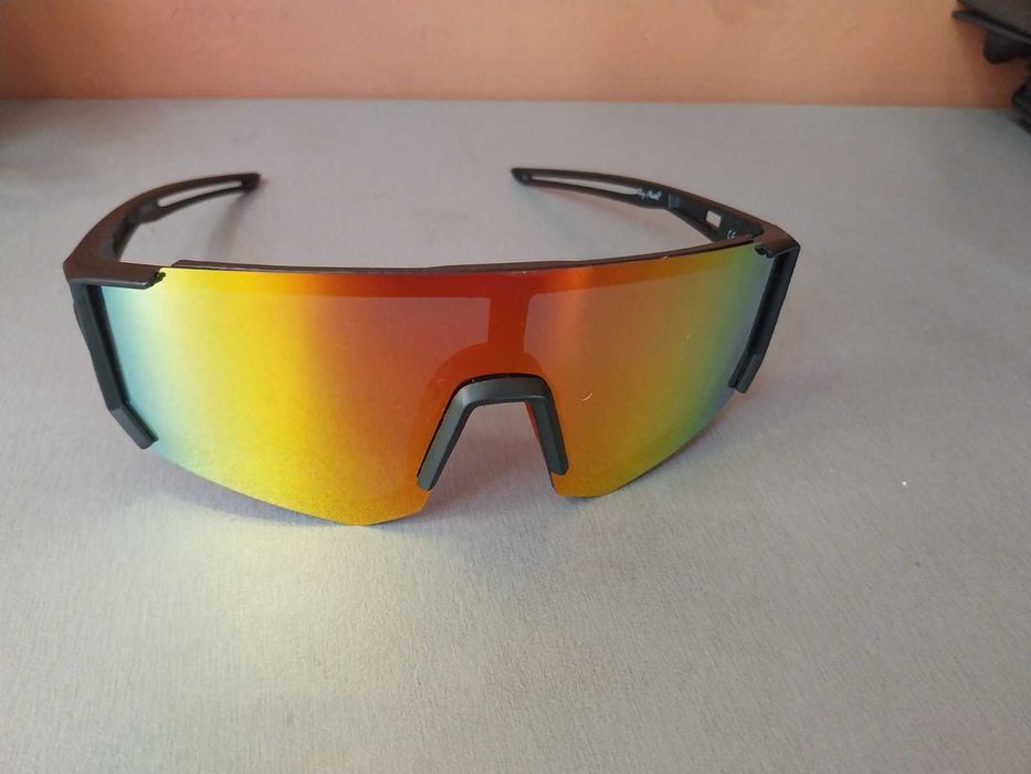 Спортни слънчеви очила с огледални стъкла – UV400 защита