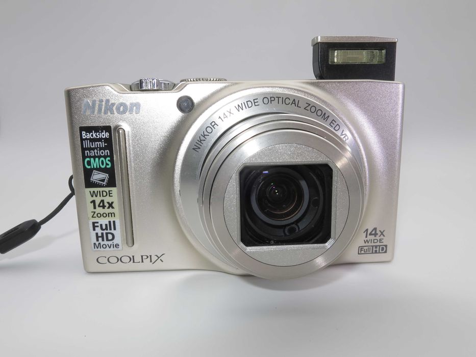 Nikon Coolpix S8200 компактен цифров фотоапарат, дигитална камера 14х оптичен зум, FULL-HD видео, в чудесно състояние, пълен комплект, работи отлично!