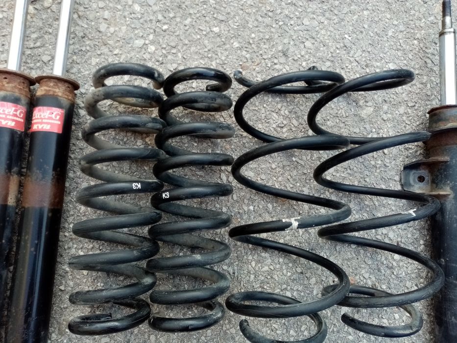 Каяба Амортисьори пружини