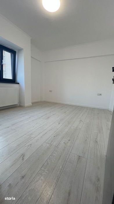 Apartament cu 3 camere RENOVAT Zona CENTRALA Etaj INTERMEDIAR