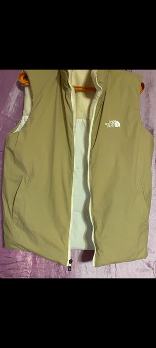 Продам безрукавку двухсторонюю