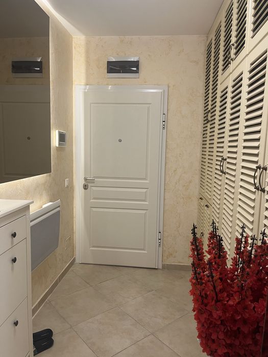 Продава се Четиристаен апартамент в Варна, Базар Левски - 220 кв.м за 2432 €/кв.м - Снимка #20