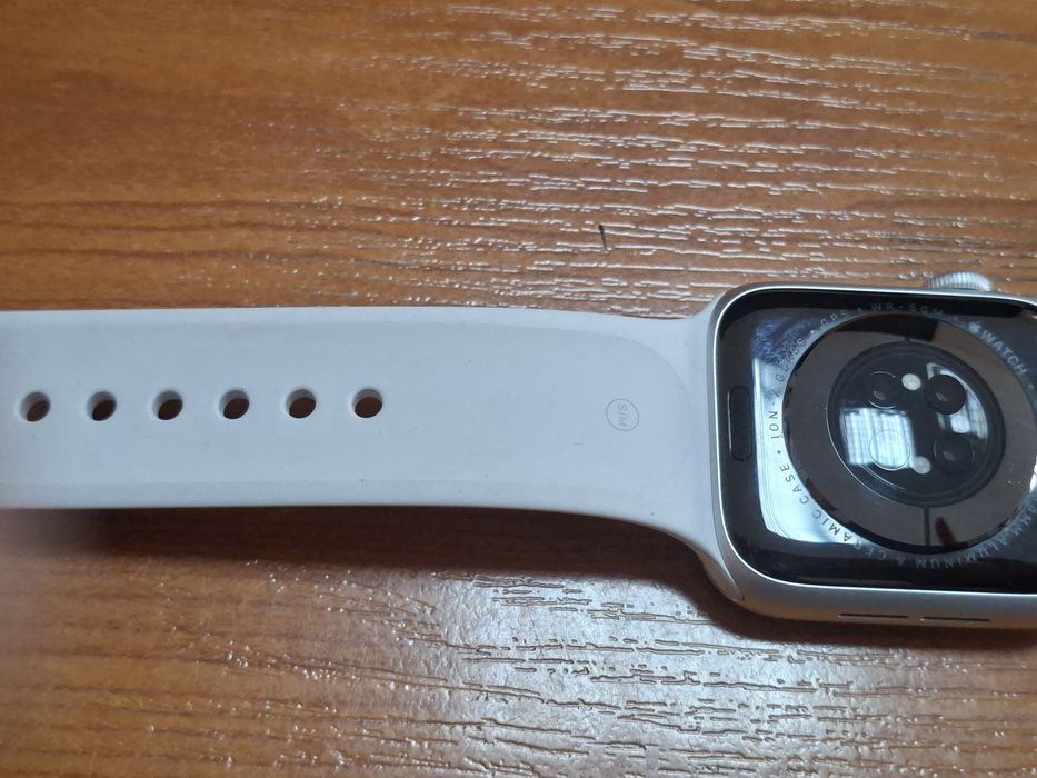 Продавам часовник Apple series 6(за части)