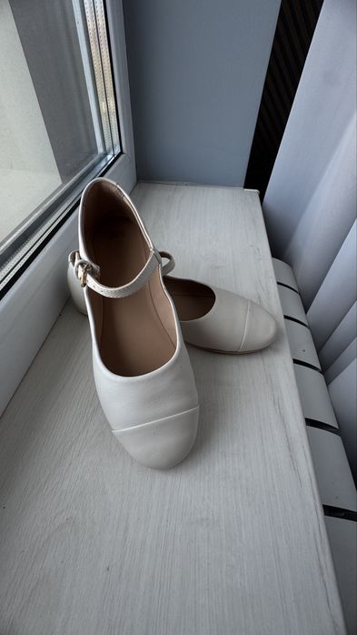 Кожаные белые балетки для девочки ZARA