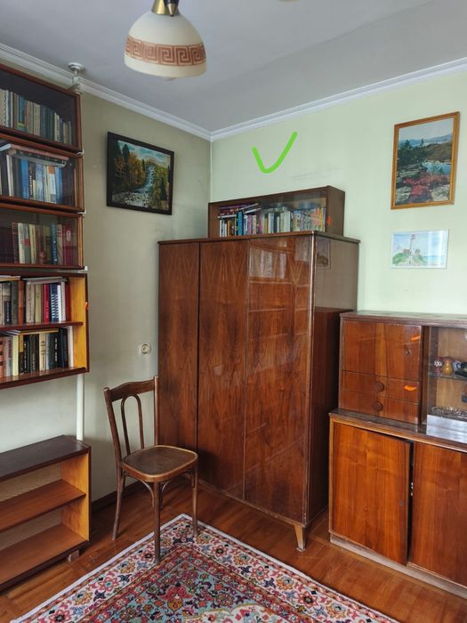 Книжные полки и шкафы.