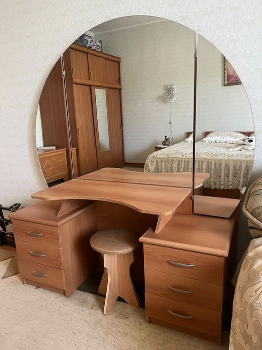 Комод с зеркалом