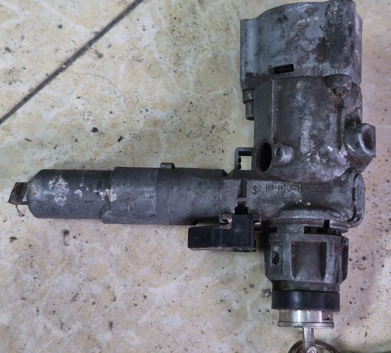 Продам запчасти Мерс124