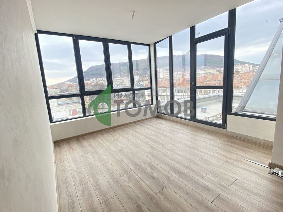 Продава се Тристаен апартамент в Шумен, Център - 129 кв.м за 1500 €/кв.м - Снимка #4