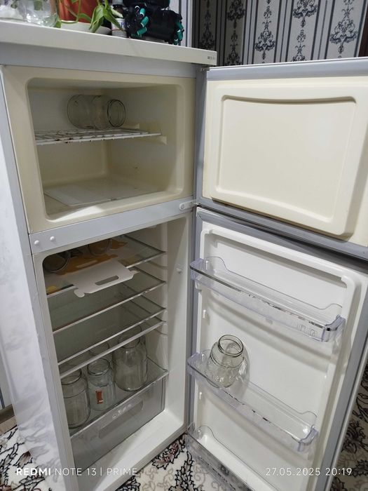 Холодильник сотилади