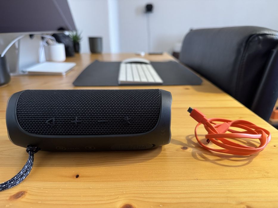 JBL Flip 4 Bluetooth Speaker