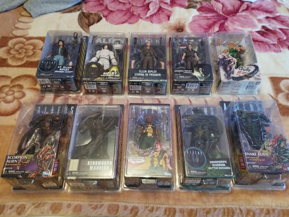 Продавам фигури Neca