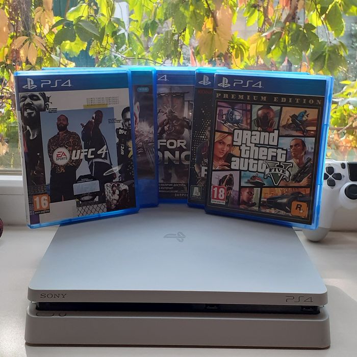 PlayStation 4 Slim